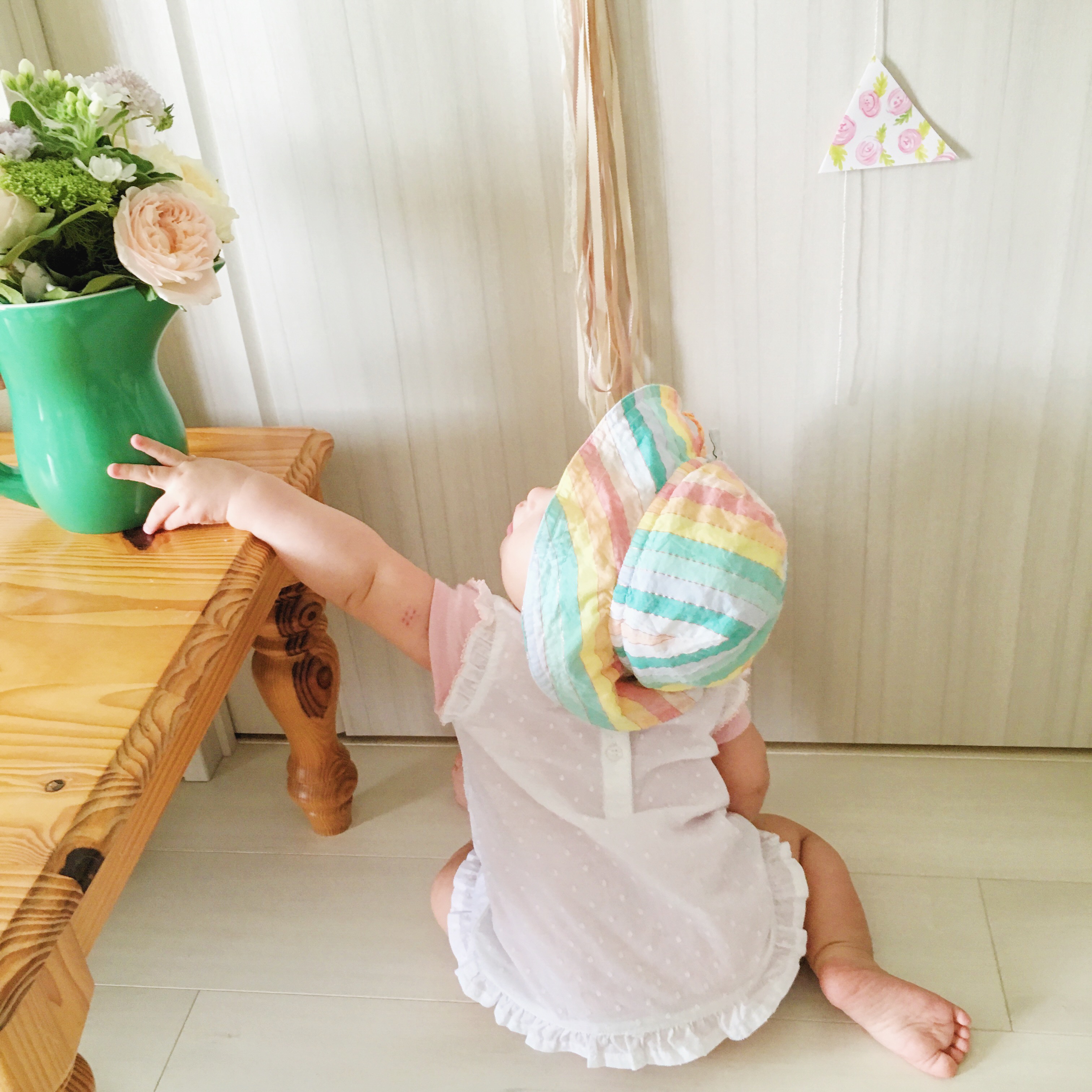 赤ちゃんとガーランド