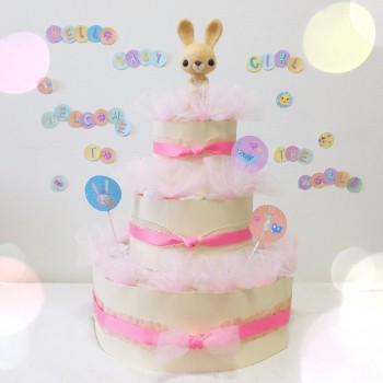 A Unique Gift to Welcome a Baby<br/>Diaper Cake
