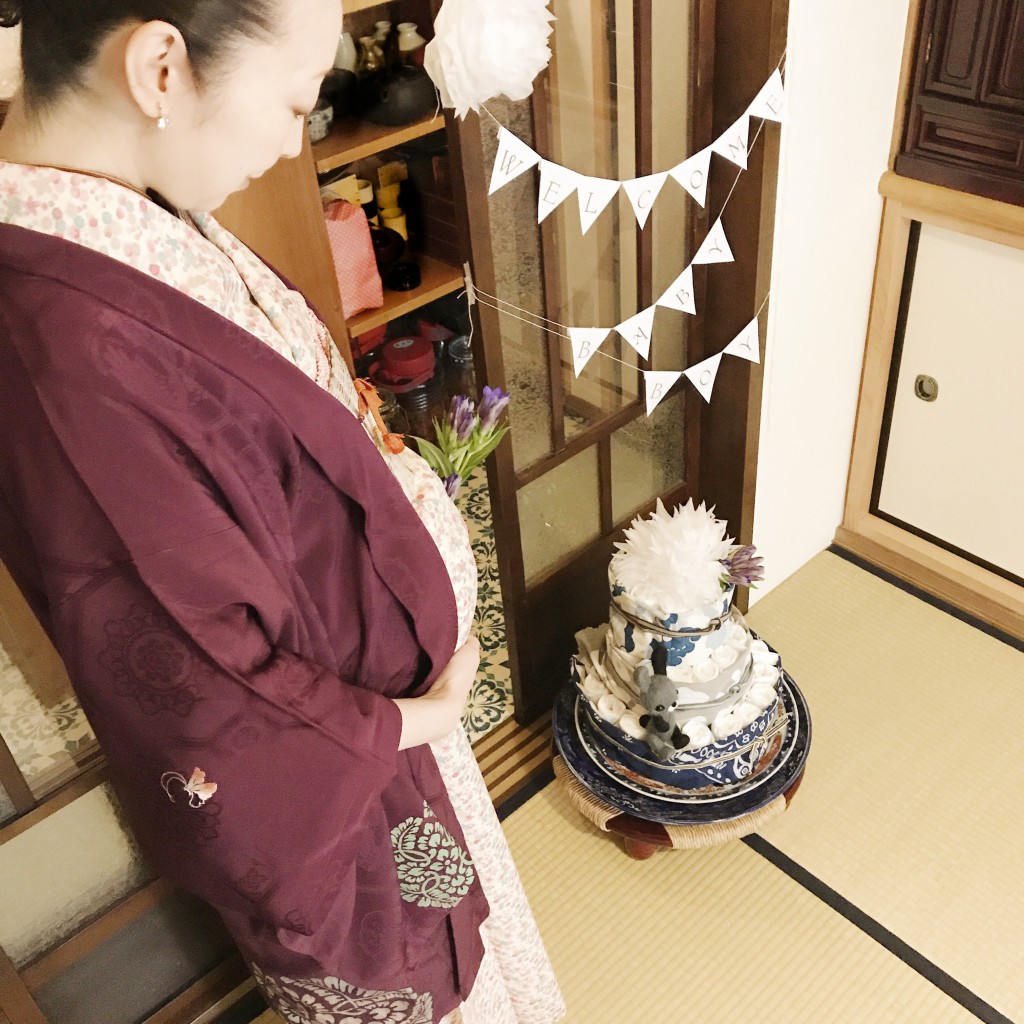 赤ちゃんに話しかける妊婦